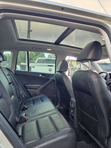 2011 Volkswagen Tiguan SEL 4Motion