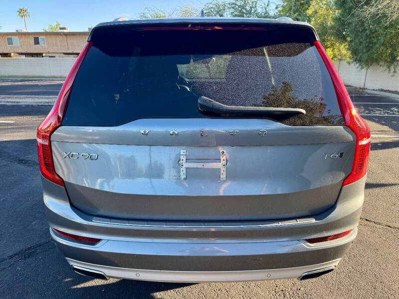 2020 Volvo XC90 T6 Momentum 6-Passenger