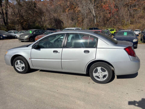 2005 Saturn Ion 1