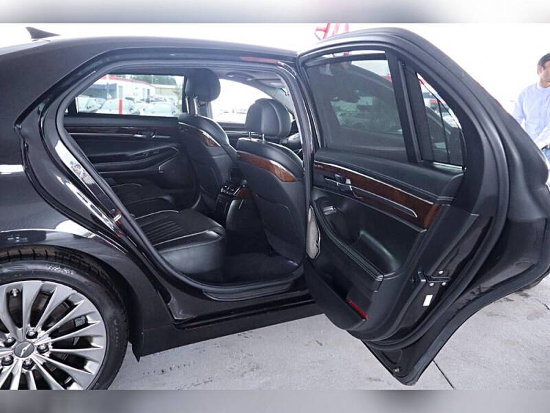 2018 Genesis G90