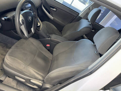 2011 Toyota Prius Two