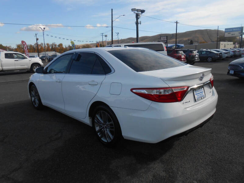 2017 Toyota Camry SE