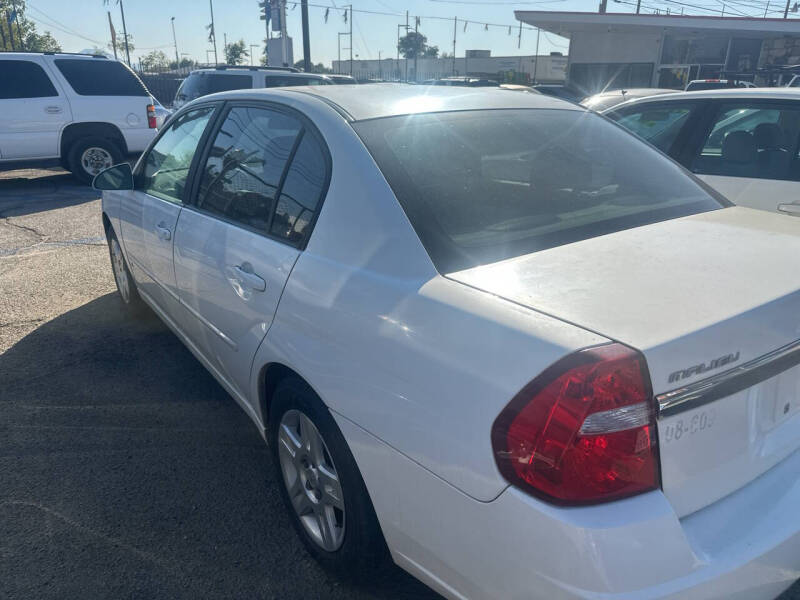 2007 Chevrolet Malibu LT photo 3