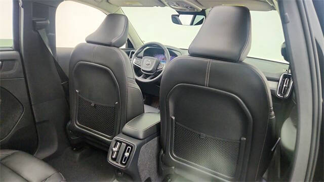 2024 Volvo XC40 B5 Plus Dark Theme