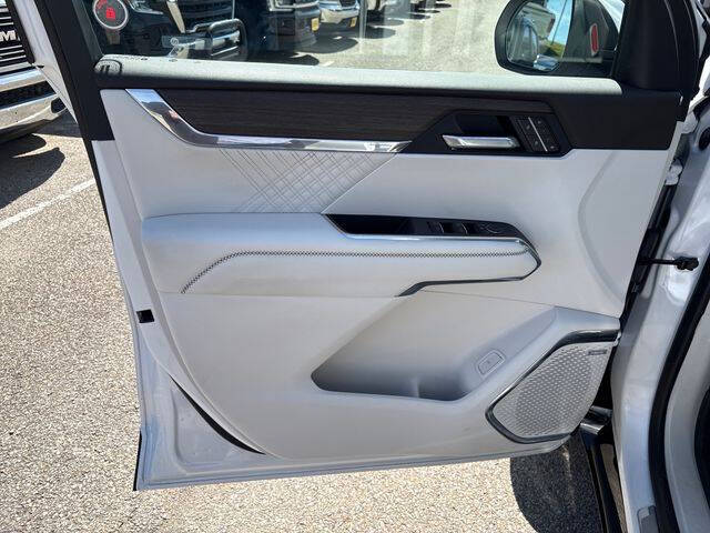 2025 GMC Acadia Denali