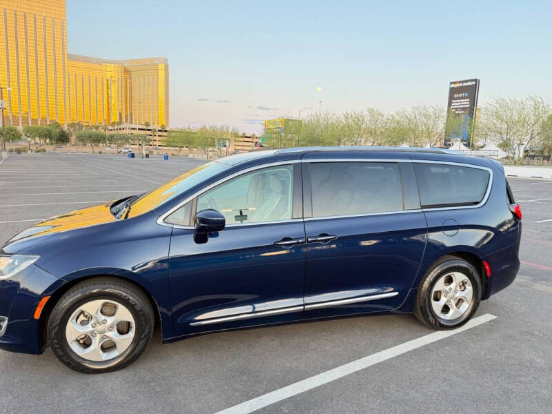 2017 Chrysler Pacifica Touring-L Plus