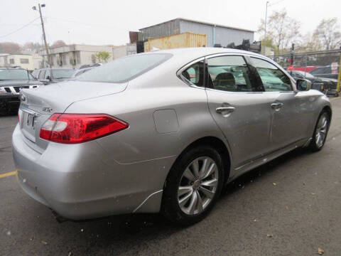 2011 Infiniti M56 x