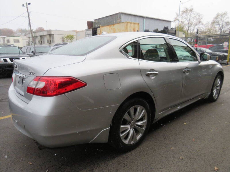 2011 Infiniti M56 x