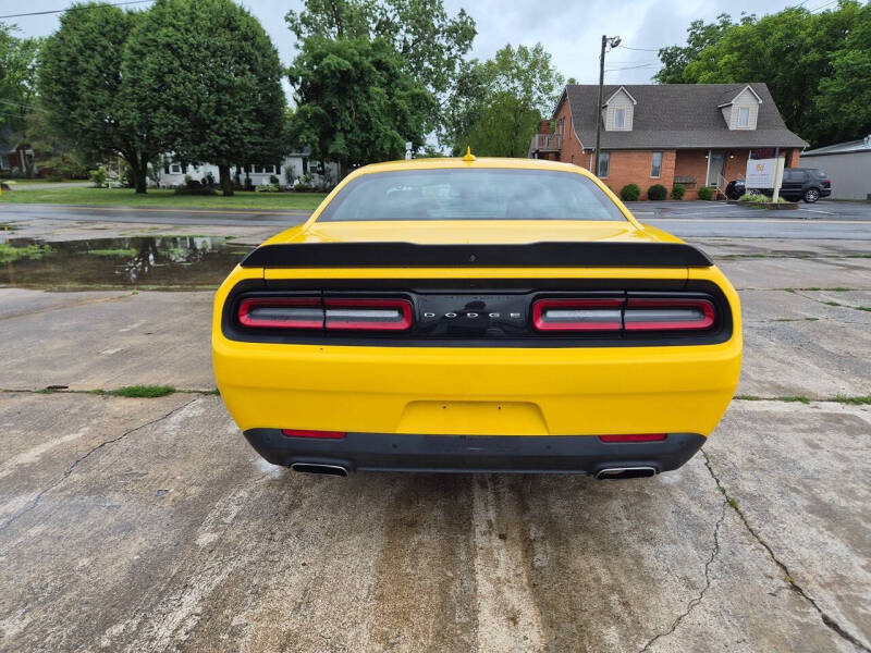 2017 Dodge Challenger SXT Plus