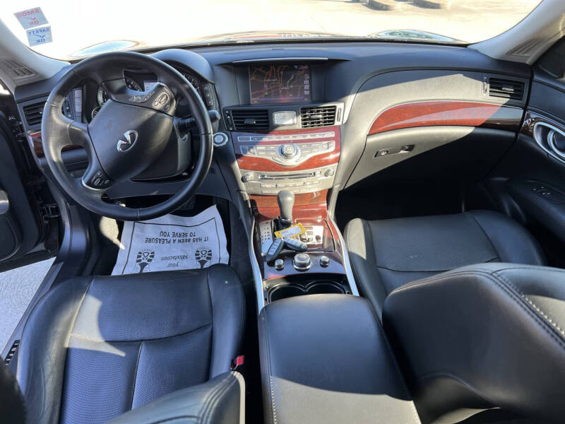 2015 Infiniti Q70 3.7