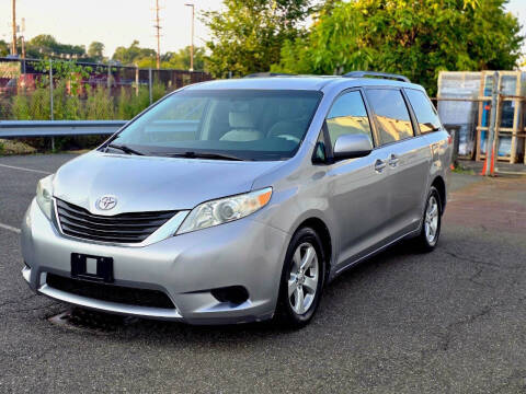 2011 Toyota Sienna LE 8-Passenger