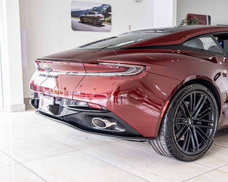 2025 Aston Martin DB12 V8