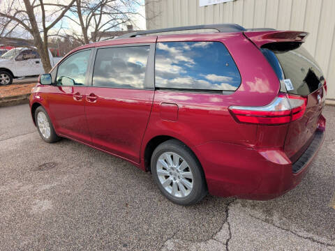2015 Toyota Sienna LE 7-Passenger