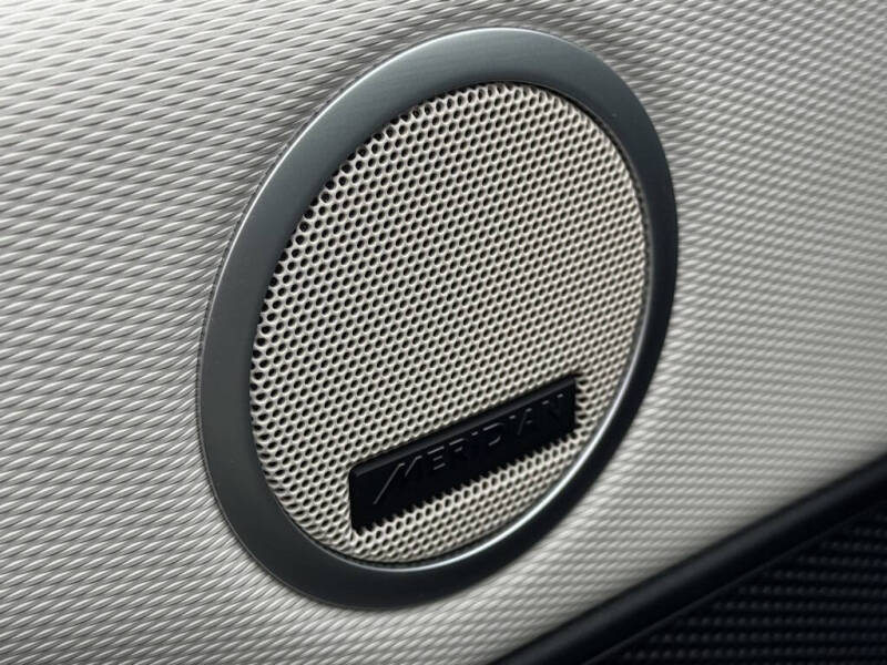 2023 Land Rover Discovery P300 S R-Dynamic