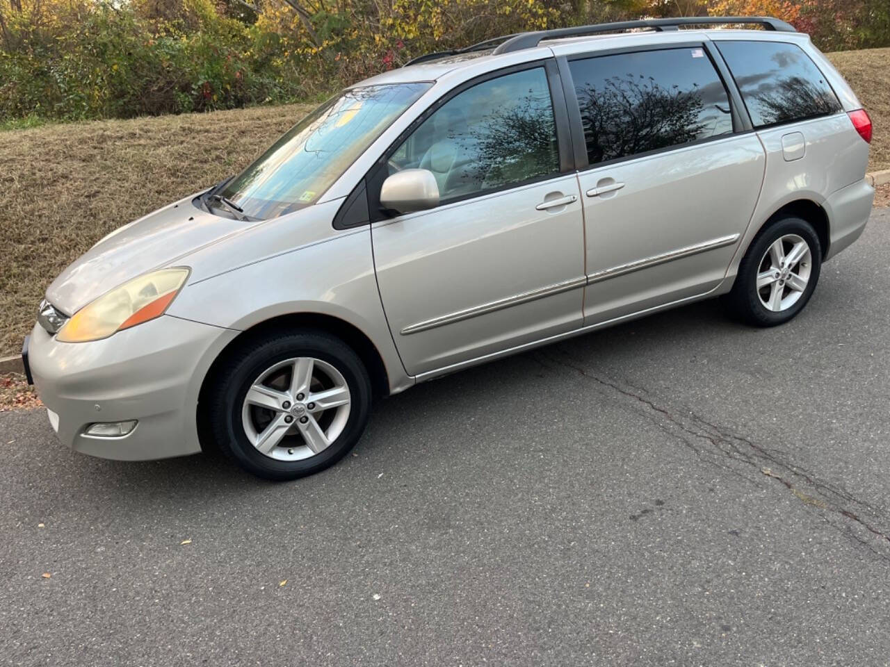 2006 Toyota Sienna for sale at Honesty Auto Sales in Fredericksburg, VA