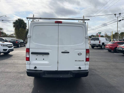 2017 Nissan NV 3500 HD S