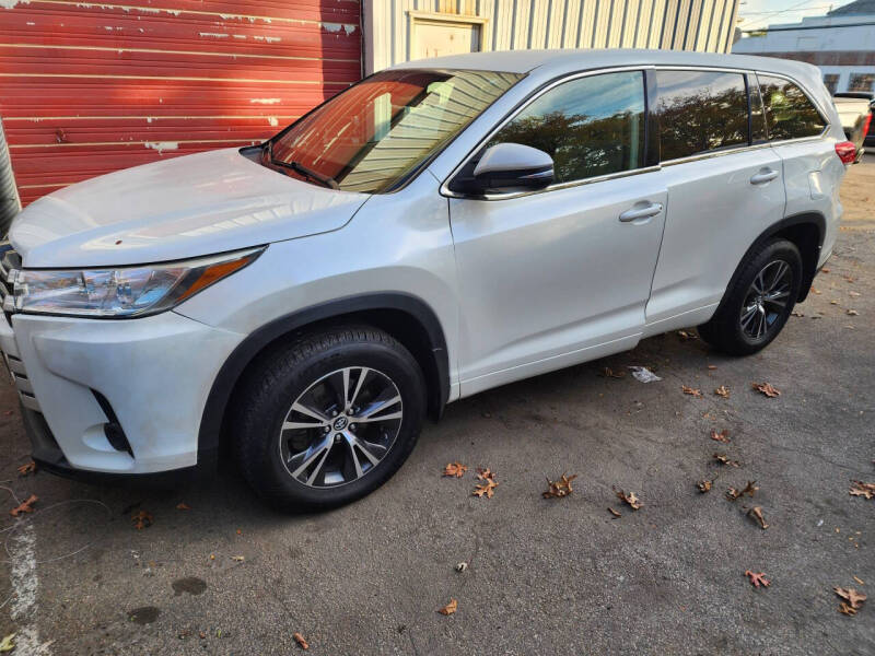 2018 Toyota Highlander LE photo 7