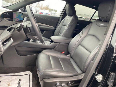 2025 Cadillac XT4 Premium Luxury