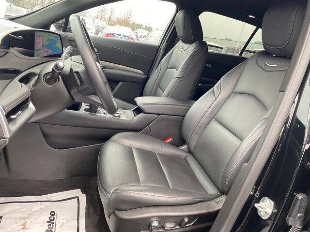 2025 Cadillac XT4 Premium Luxury