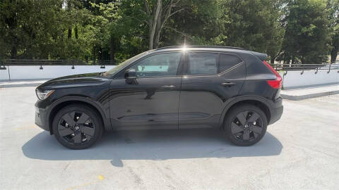 2026 Volvo XC40 B5 Ultra Black Edition