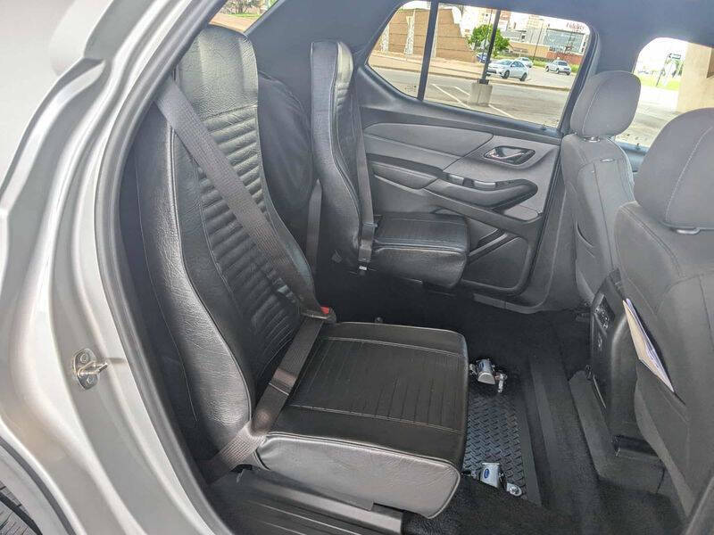 2022 Chevrolet Traverse LT Cloth