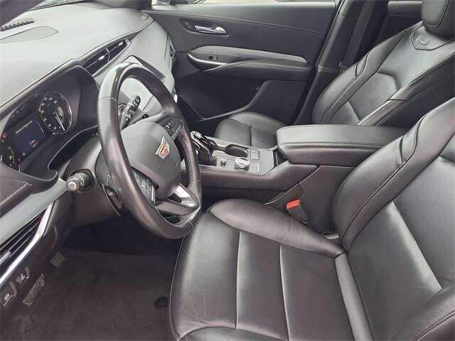 2023 Cadillac XT4 Premium Luxury