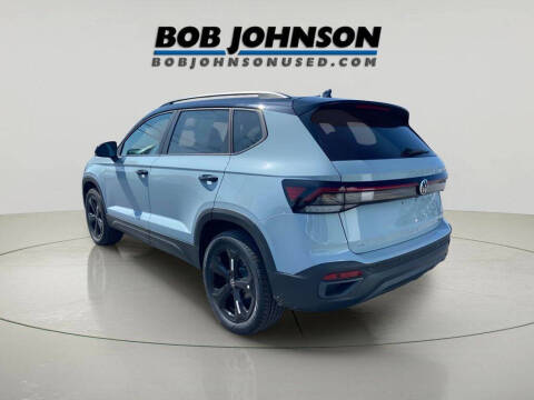 2025 Volkswagen Taos SE Black 4Motion