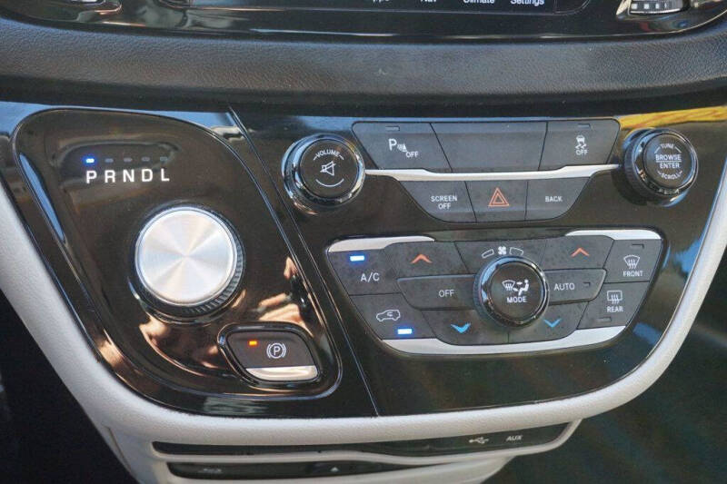 2017 Chrysler Pacifica Touring-L Plus