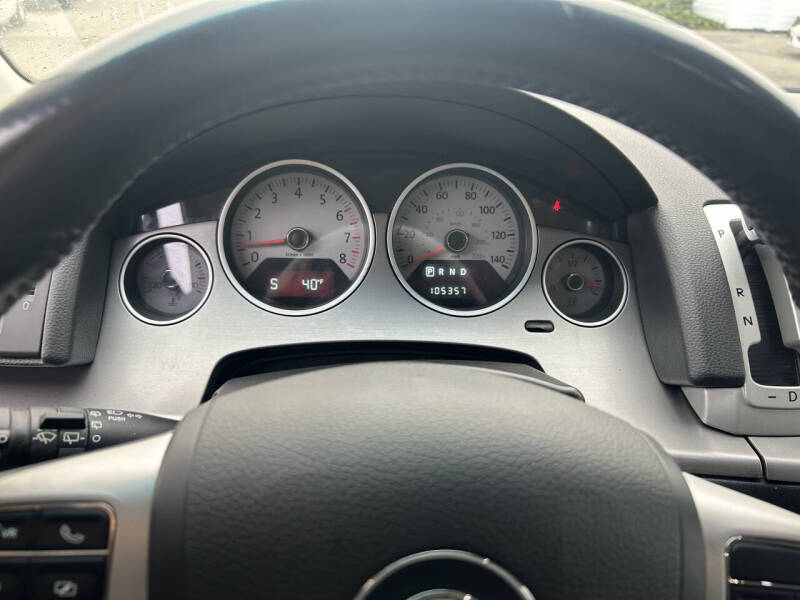 2011 Volkswagen Routan SE