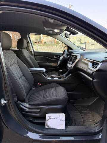 2017 GMC Acadia SLE-2