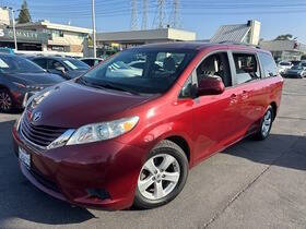 2016 Toyota Sienna LE 8-Passenger