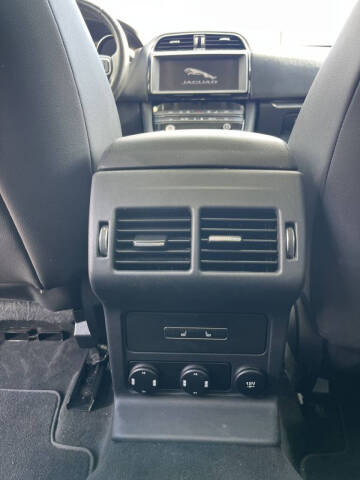 2019 Jaguar F-PACE 25t Premium