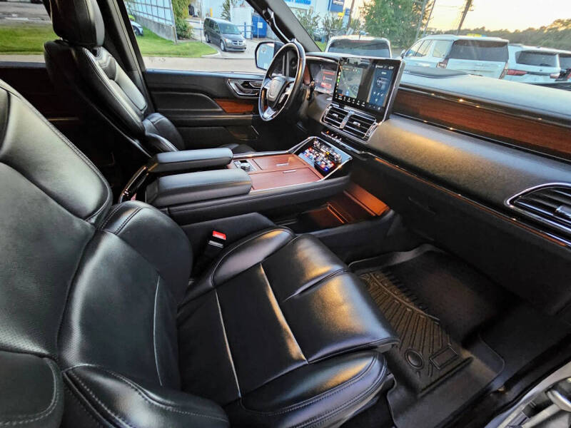 2023 Lincoln Navigator Standard