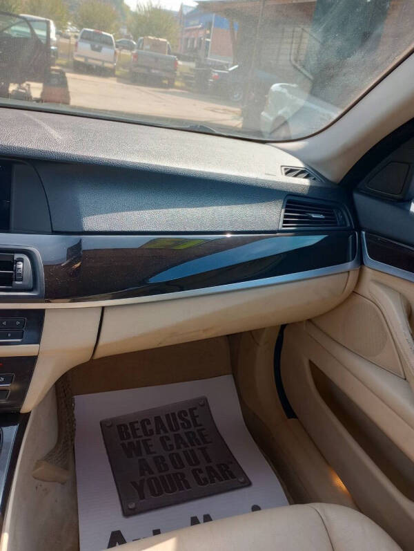 Image 9 of 2013 BMW 5 Series 528i