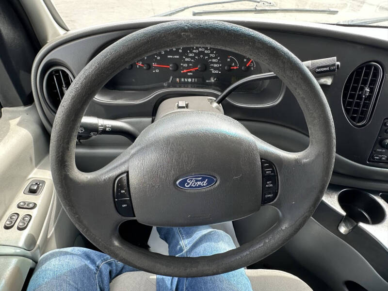 2006 Ford E-Series E-150 XLT
