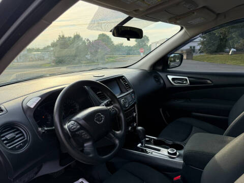 2017 Nissan Pathfinder S