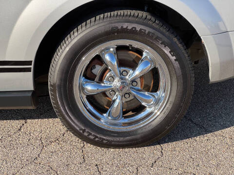 2005 Ford Mustang V6 Deluxe