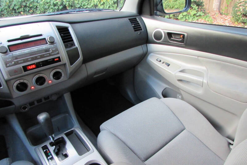 2011 Toyota Tacoma PreRunner photo 21