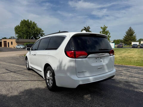 2017 Chrysler Pacifica Touring-L