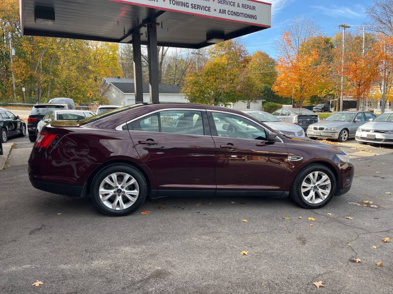 2011 Ford Taurus SEL photo 4