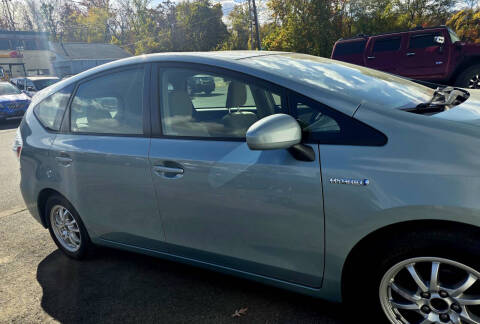 2014 Toyota Prius v Two