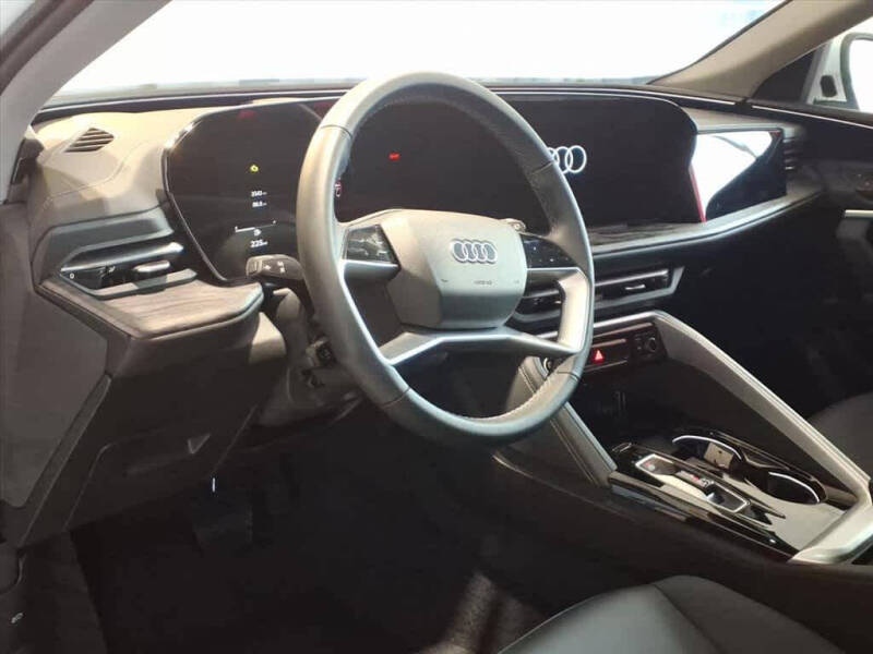 2025 Audi Q5 quattro Premium TFSI