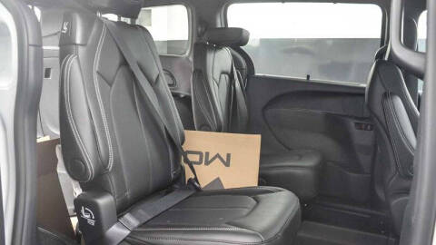 2025 Chrysler Voyager LX
