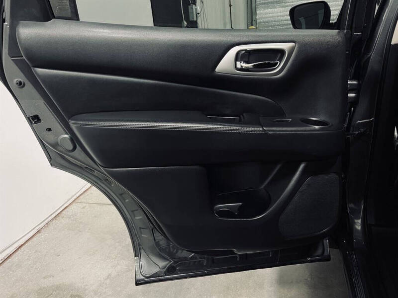 2019 Nissan Pathfinder SL