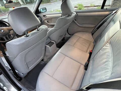 2004 BMW 3 Series 325xi