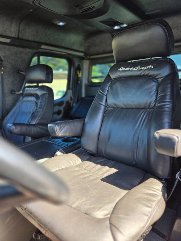 2007 Freightliner M2 106