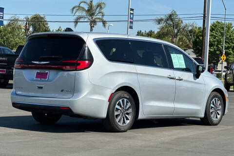 2024 Chrysler Pacifica Plug-In Hybrid Select