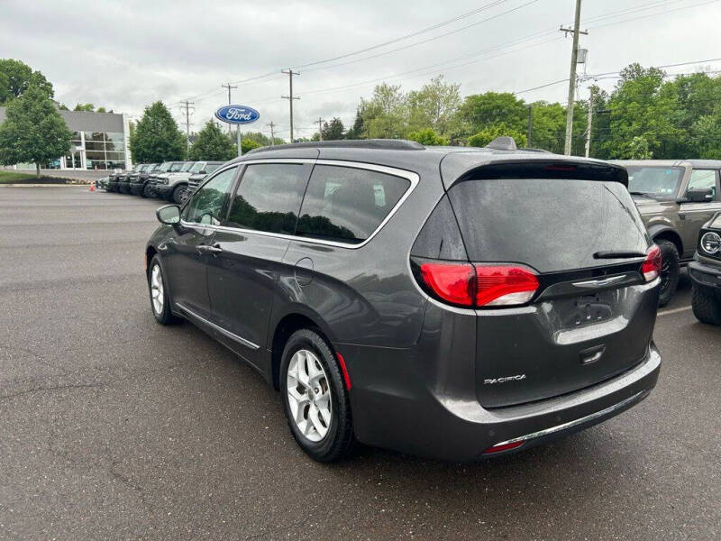 2017 Chrysler Pacifica Touring-L