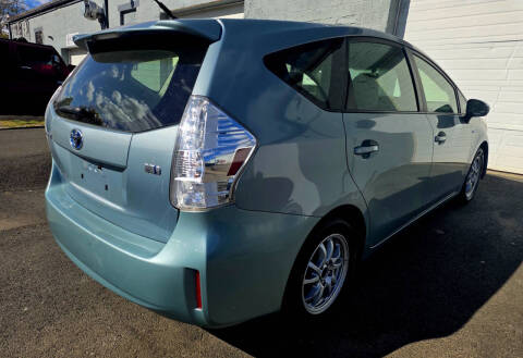 2014 Toyota Prius v Two