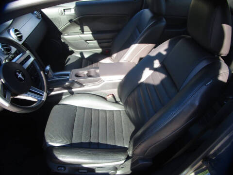 2005 Ford Mustang GT Deluxe